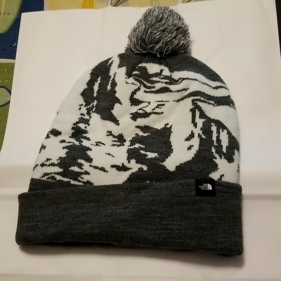 The North face winter hat - Picture 1 of 7